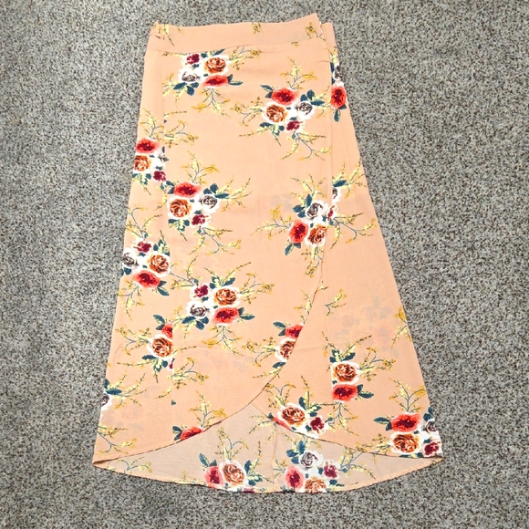 Floral Women's Wrap‎ Around Skirt in Cream and Red - Picture 1 of 7